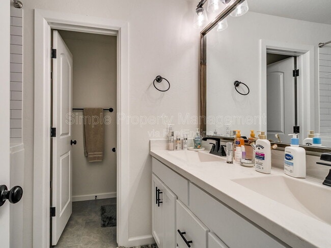 Building Photo - 18008 Jimenez Dr