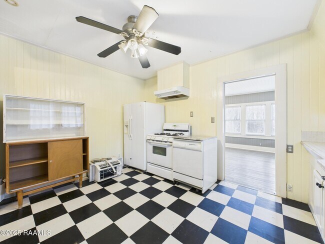 Building Photo - 408 Harding St