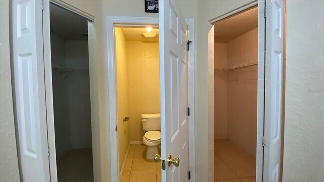 Building Photo - 523 Silver Way Dr