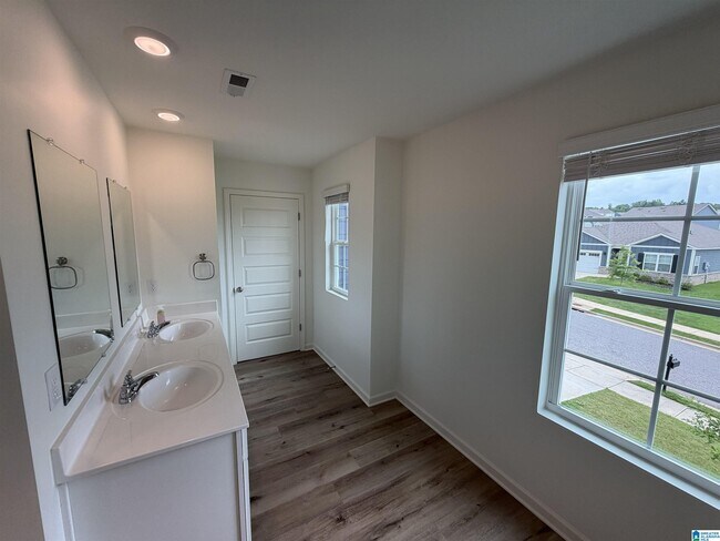 Building Photo - 2032 Lonesome Hen Ln