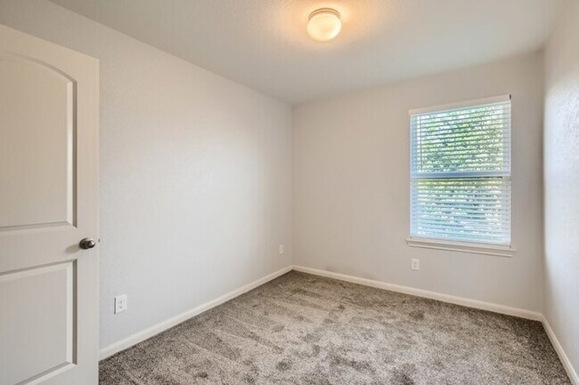 Building Photo - 6115 Southern Vista
