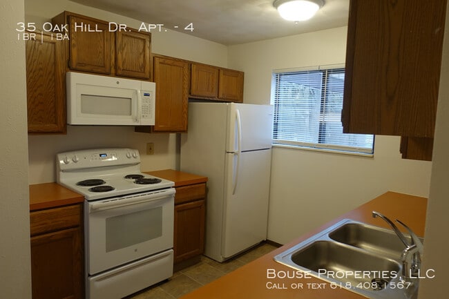 Building Photo - 35 Oak Hill Dr