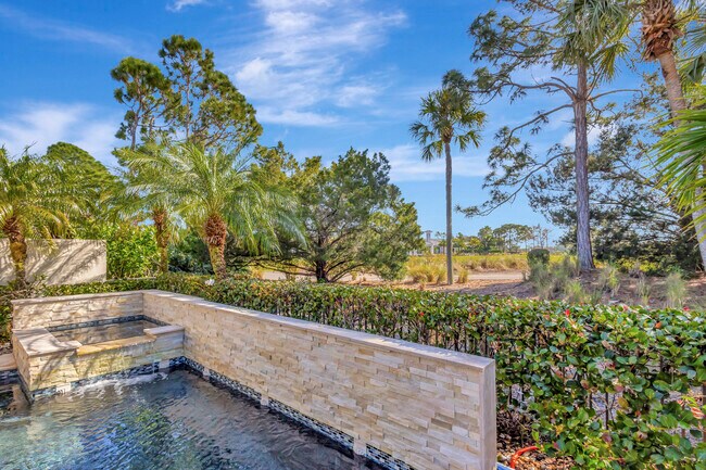 Building Photo - 128 Esperanza Way