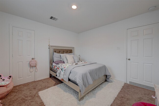 Building Photo - 1234 Blue Hazel Ct