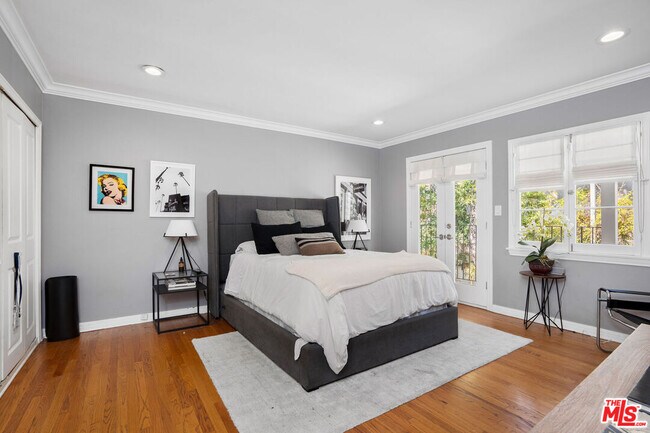 Building Photo - 4734 Los Feliz Blvd