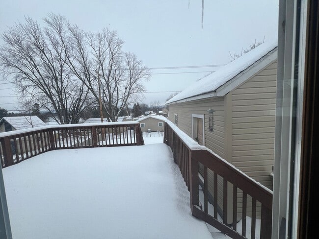 Building Photo - Click the “Apply Now” button or email wapmrentals@gmail.com for a prompt response.