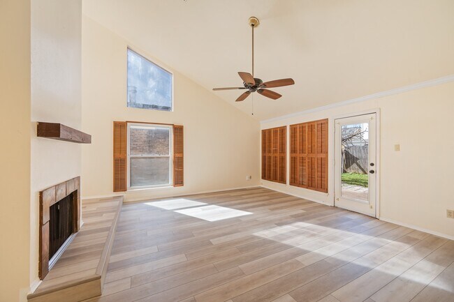 Building Photo - 4330 Willow Beach Dr