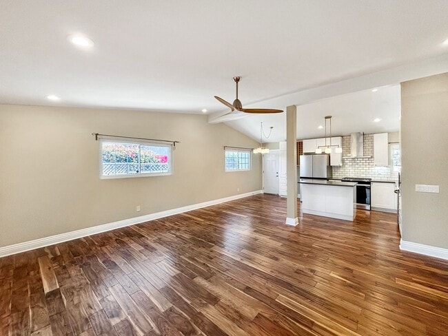 Building Photo - Charming & Spacious 3BD/2BA House in Clair...