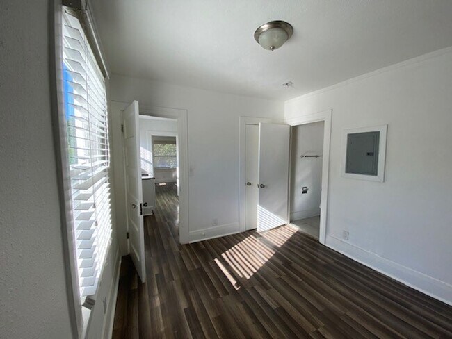 Building Photo - 58 S Crimea St