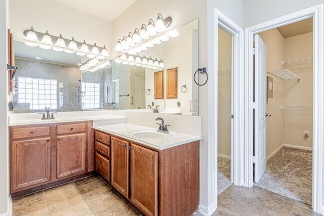 Building Photo - 8707 Roswell Ridge