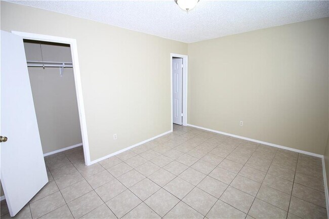 Building Photo - 12331 Alderbrook Dr