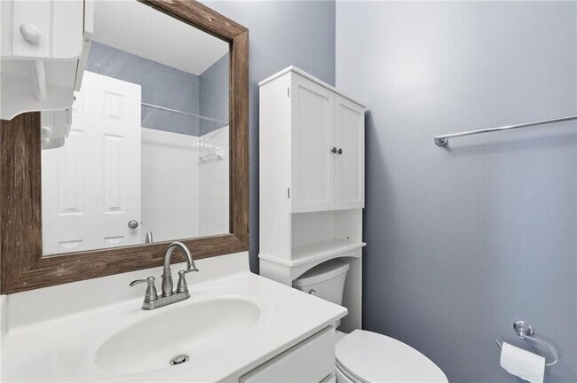 Building Photo - 726 Gardenside Cir SE