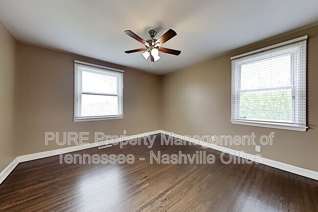 Building Photo - 537 Whispering Hills Dr