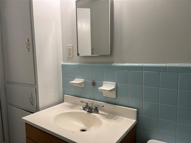 Building Photo - 5200 Star Light Terrace