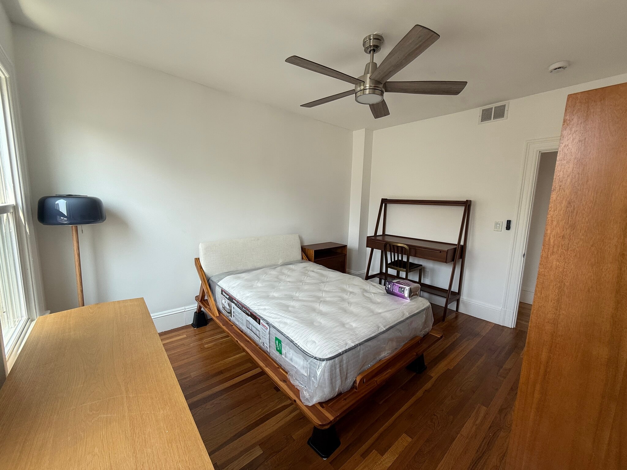 Building Photo - 96 Munroe St