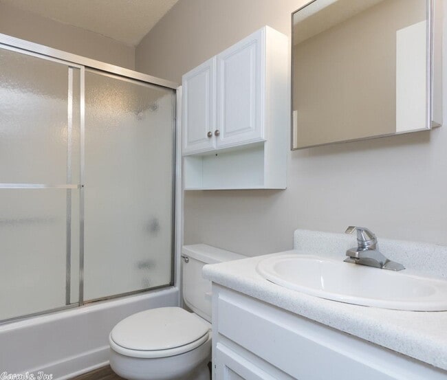 Building Photo - 8815 Woodbine Dr