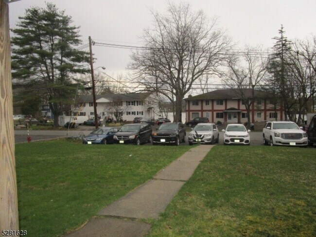 Building Photo - 359 Lake Shore S