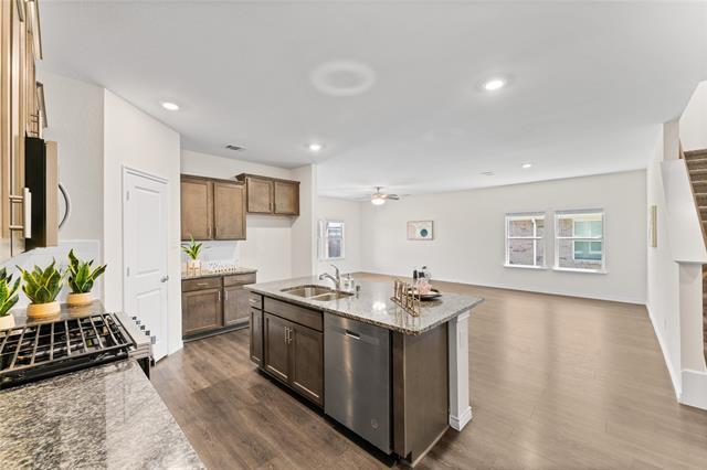 Building Photo - 706 Willow View Way