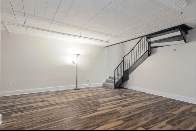 Building Photo - Modern Downtown Memphis Condo with Prime Location