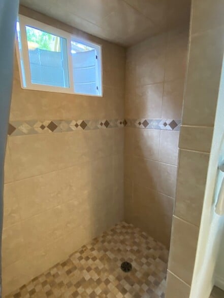 Building Photo - 1032 Meadowbrook Dr