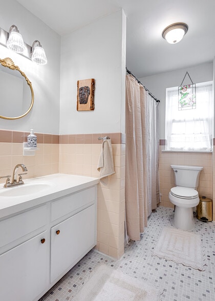 Building Photo - 48 Llanfair Rd