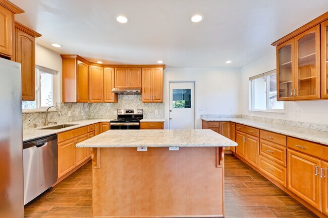 Building Photo - Updated 3BR/2BA Home with Great Schools and Convenient Location