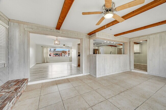 Building Photo - Beautiful 4 bedroom, 2 bathroom in Satellite Beach! NO HOA!!