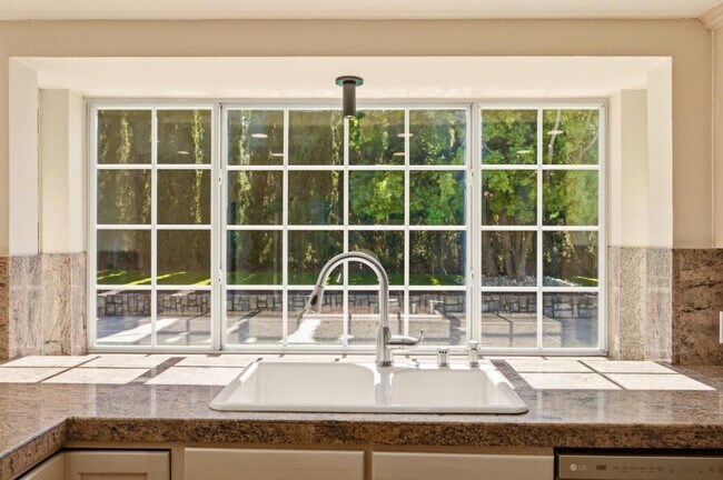 Building Photo - 7175 Cahen Dr