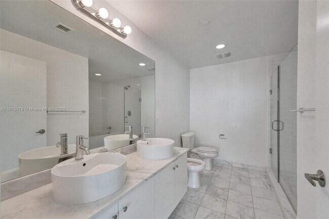 Building Photo - 888 Biscayne Blvd