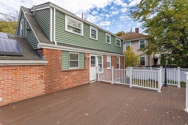 Building Photo - 140 Lowell St