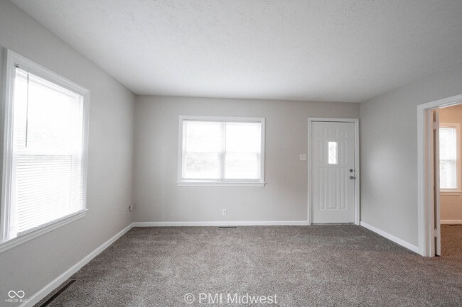 Building Photo - 1615 E Southport Rd