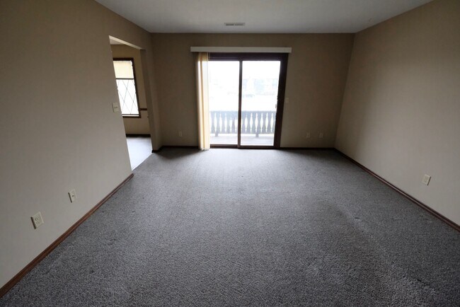 Building Photo - Full Featured Upper 2 Bed, 2 Bath, Garage and Pool
