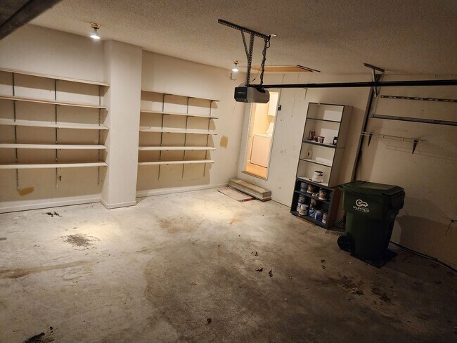 Building Photo - Maryville 37801- 3 bed 2.5 bath condo - call Tom Parry 865-607-3649