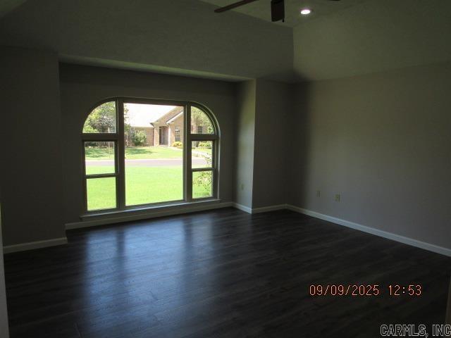 Building Photo - 820 Drake Dr