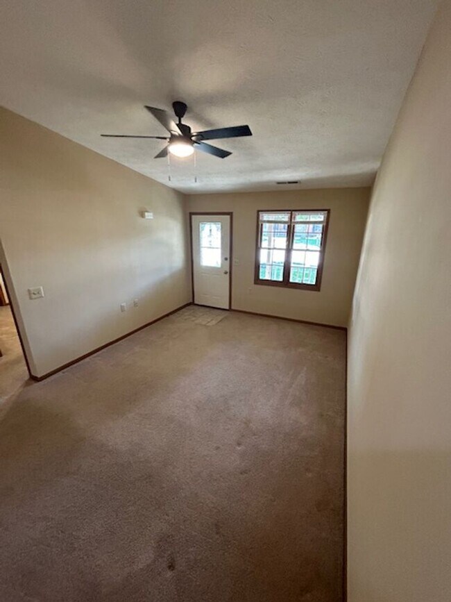 Building Photo - Ranch Condo with 2 Bedrooms, 1 Bath, and 1-Car Attached Garage in Troy, Ohio - Coming in June!