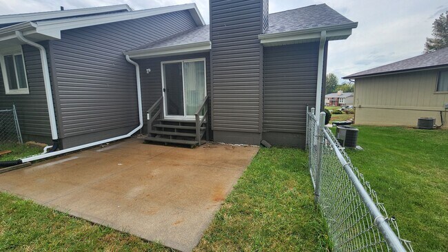 Building Photo - Ben Inc Duplexes - Scwalb Realty