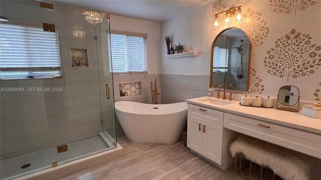 Building Photo - 6762 Via Regina