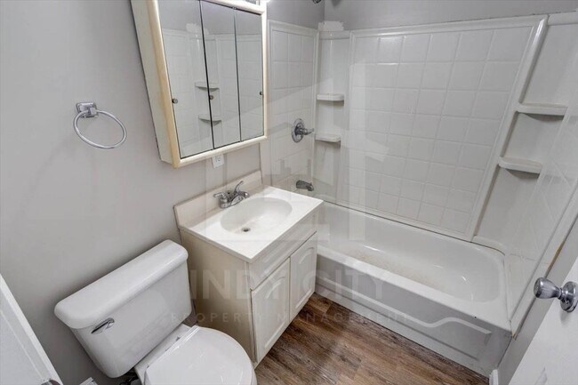 Building Photo - 7315 E 53rd St