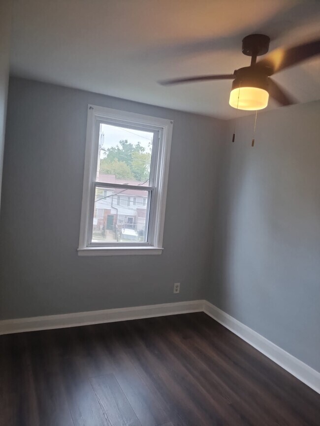Building Photo - 2737 Bookert Dr