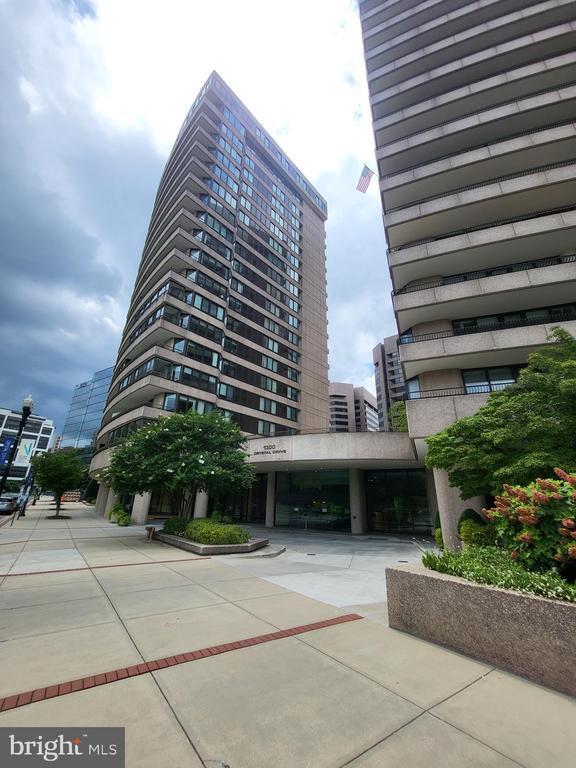 Building Photo - 1300 Crystal Dr
