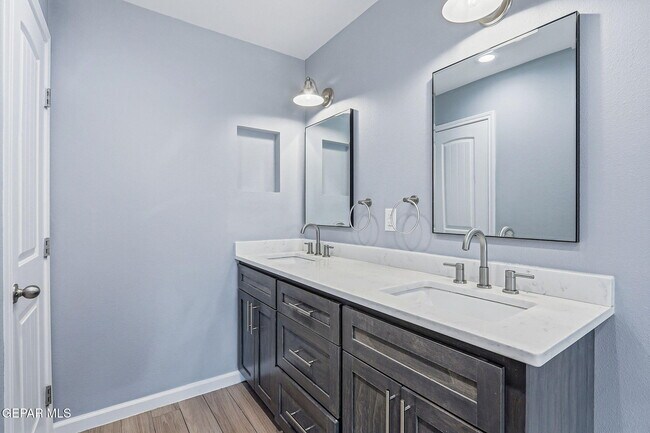 Building Photo - 5713 Creston Ave