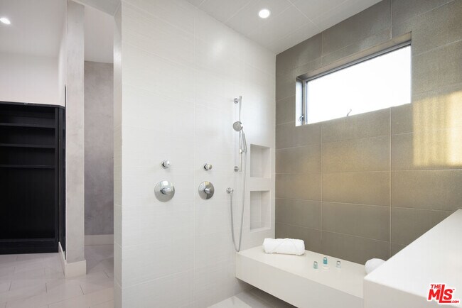 Building Photo - 2666 Hutton Dr