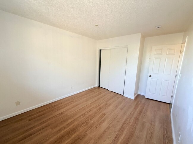 Building Photo - Comfortable 2BD/1BA with water&garbage Included in Santa Rosa