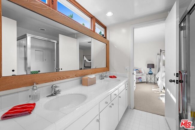 Building Photo - 4305 Clear Valley Dr