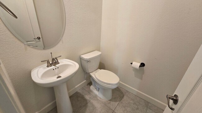 Building Photo - Beautiful two story Spanish springs home