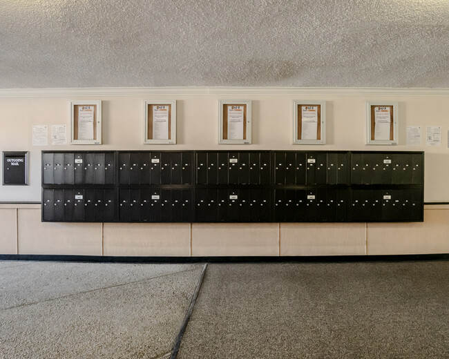 Building Photo - Regency Gardens