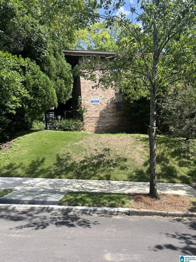 Building Photo - 2613 11th Ave S