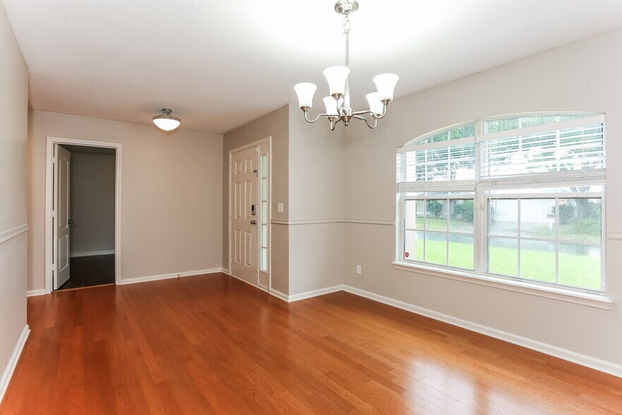 Building Photo - 14090 Crestwick Dr W