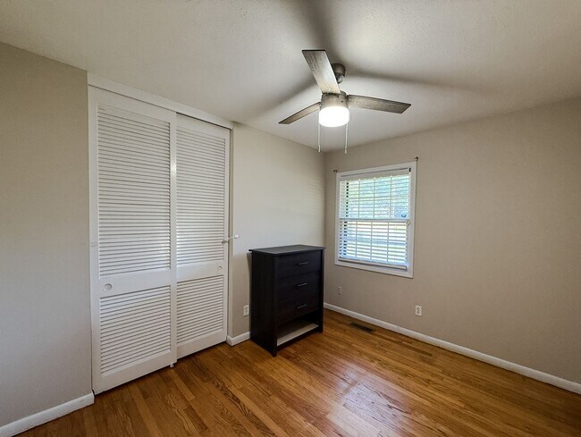 Building Photo - 7220 Ainsley St