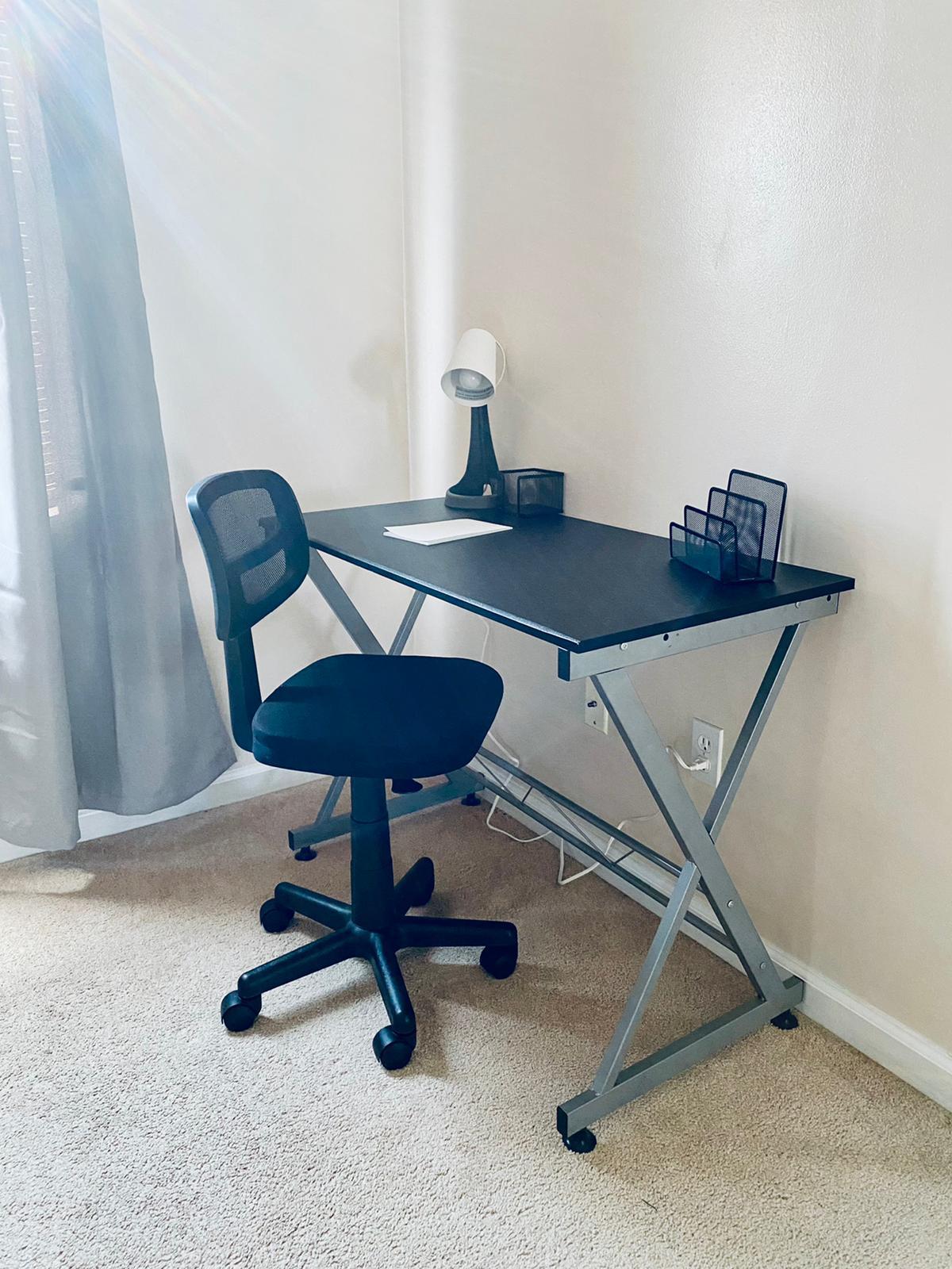 DEDICATED WORK DESK - 120 Claremont Ave